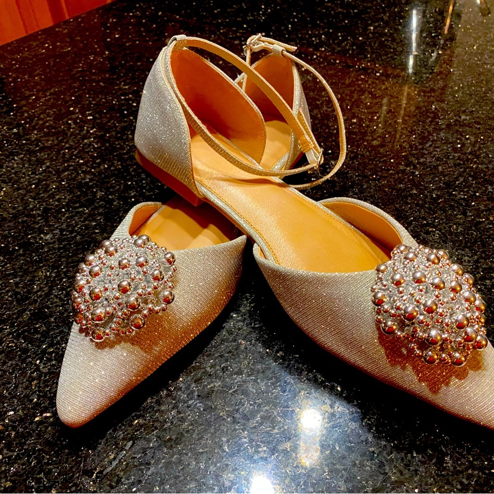 Cute silver flats